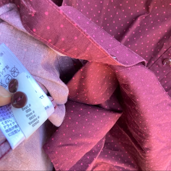 5/$20 Eddie Bauer Maroon button down top, size M - Picture 5 of 6